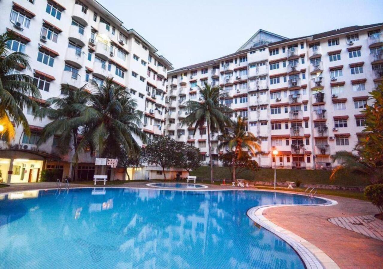 α Cocobay * Port Dickson